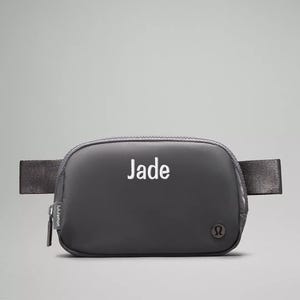 Riñonera Lululemon personalizada con bordado en todas partes: riñonera cruzada con cinturón ajustable y texto bordado personalizado