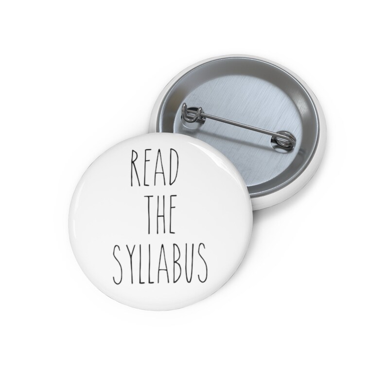 Pin divertido para profesores: Pin metálico "Lee el programa de estudios" imagen 4