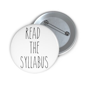 Pin divertido para profesores: Pin metálico "Lee el programa de estudios" imagen 6