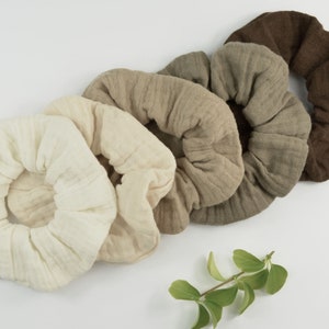 2 Größen Scrunchie Musselin / Haargummi / Zopfgummi / ecru / natur / beige / taupe / dunkelbraun Bild 1