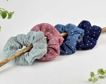 Scrunchie Musselin / blassgrün altrosa blau dunkelblau mit weißen Punkten / Haargummi / Zopfgummi