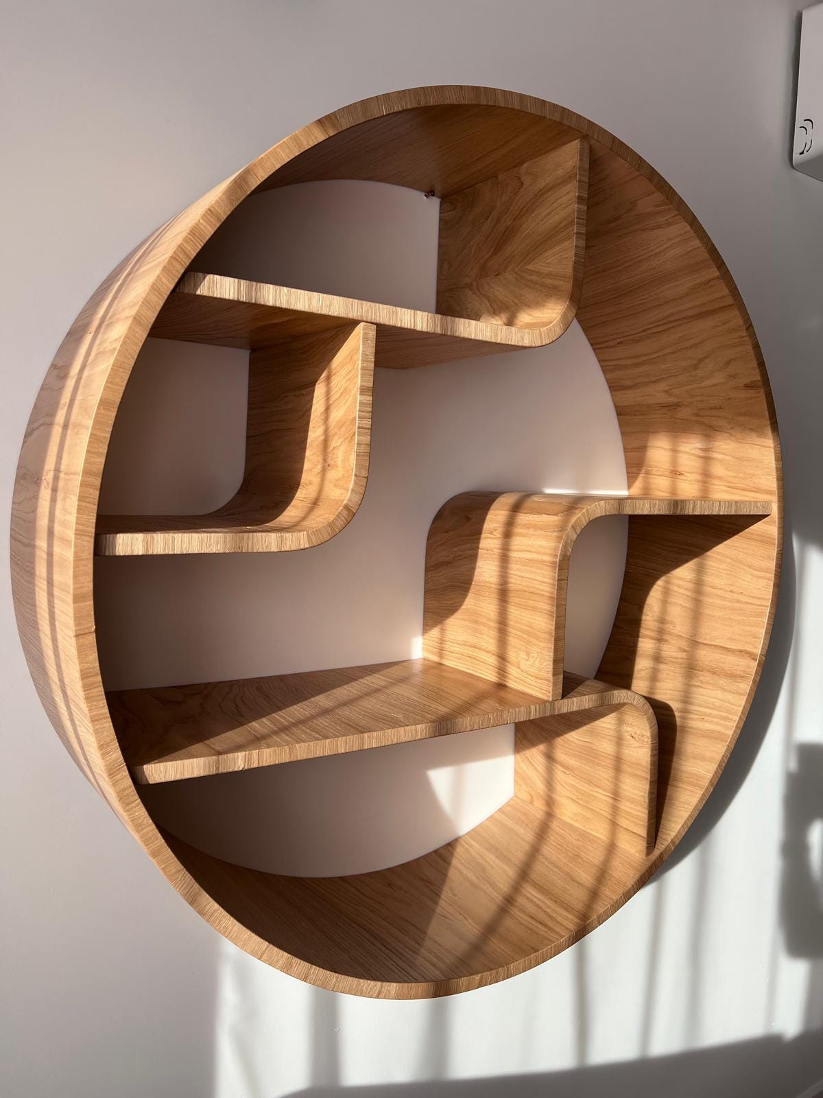 Round wall shelf, natural oak
