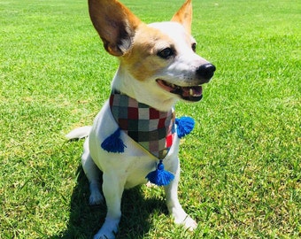 Artisan bandanas Palenque for pets.Made in Mexico.Handmade.Colorful.Adjustable.Cotton and Polyester fabric.Includes poms for unique style.