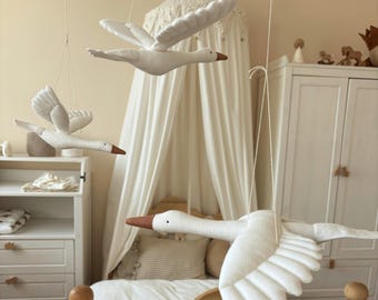Zestaw trzech lnianych, białych, wiszących bocianów, dekoracja do pokoju dziecięcego, dekoracja wnętrz, lniany ptak, prezent na baby shower