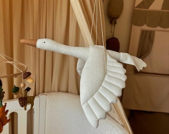 Lniany biały wiszący bocian, dekoracja pokoju dziecięcego, dekoracja wnętrz, lniany ptak, prezent na baby shower