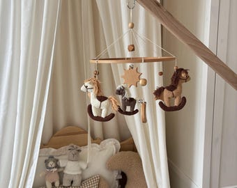 Mobile en bois avec chevaux pour nouveau-né, jouets tricotés, marron, beige, cheval laitier, jouet pour berceau en bois, cadeau de baby shower