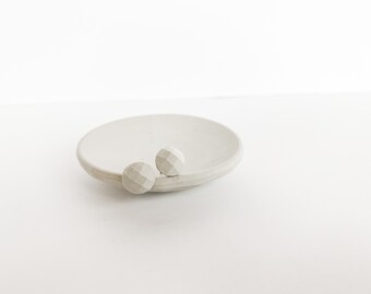 Pendientes de botón de hormigón geométricos redondos / Joyas de hormigón / Pendientes de botón / Joyas modernas / Idea de regalo / Regalo de BLACK FRIDAY para mujeres