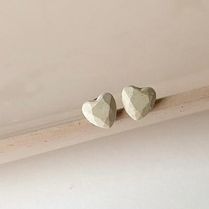 Geometric Heart Tiny Concrete Stud Earrings Concrete Jewelry Stud Earrings Earrings Jewelry Gift for Her BLACK FRIDAY zdjęcie 1