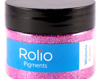 Puede incluir: Un tarro de purpurina rosa con la etiqueta "Rolio Pigments" y "Wisteria #LB901".
