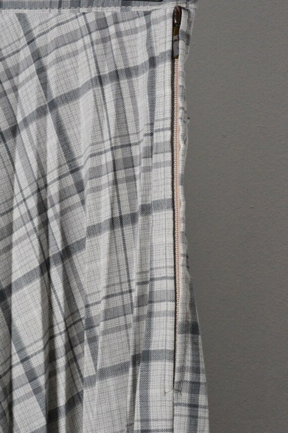 Vintage 70s Grey Check Pleated Midi Skirts Waist … - image 5