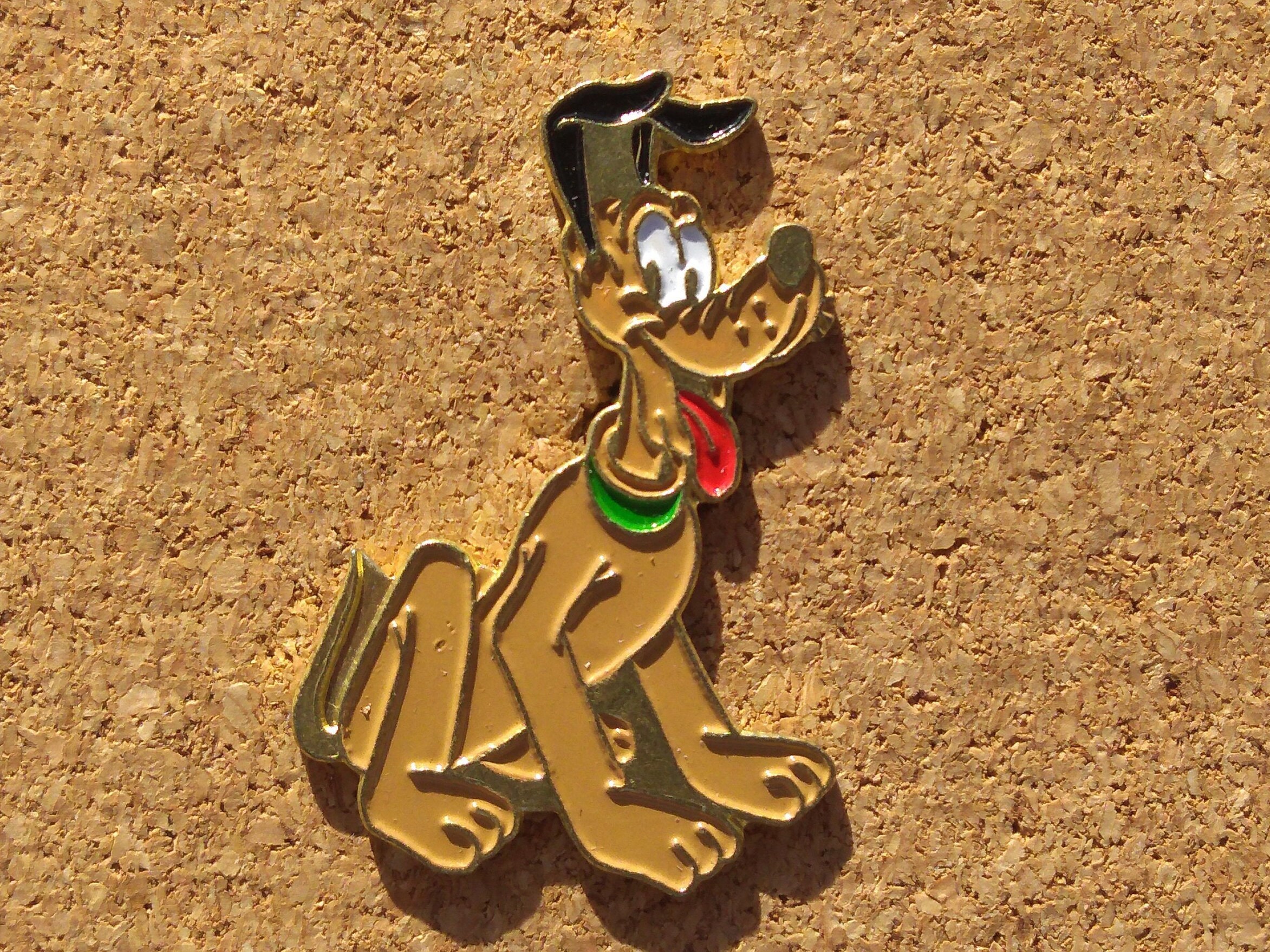 ヴィンテージ ディズニー プルート パップ ピン: プルートの顔、絵が