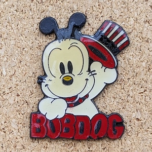 Vintage Kleiner Bobdog mit amerikanischem Hut Emaille Pin