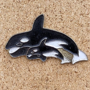 Vintage mother and child killer whale enamel pin