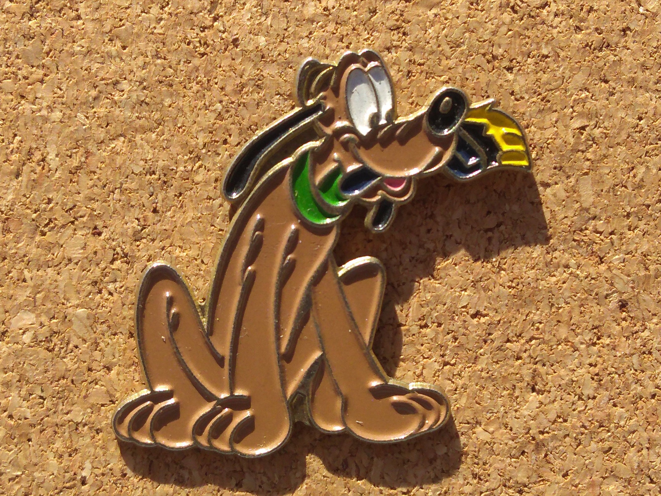 ヴィンテージ ディズニー プルート パップ ピン: プルートの顔、絵が