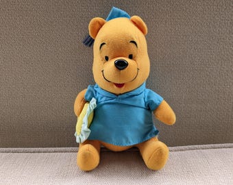 Vintage Winnie the Pooh Sega Plüschtier: Pooh Schlafmantel mit Kissen Kuscheltier