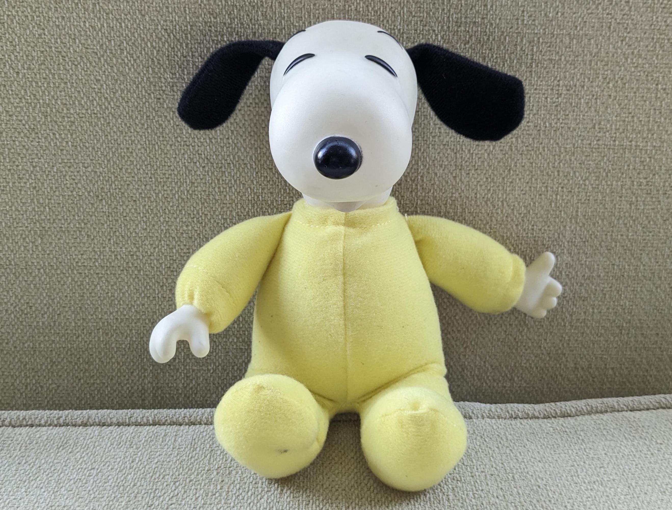 Vintage Peanuts Plush Security Doll: Snoopy Vinyl Head Thumb