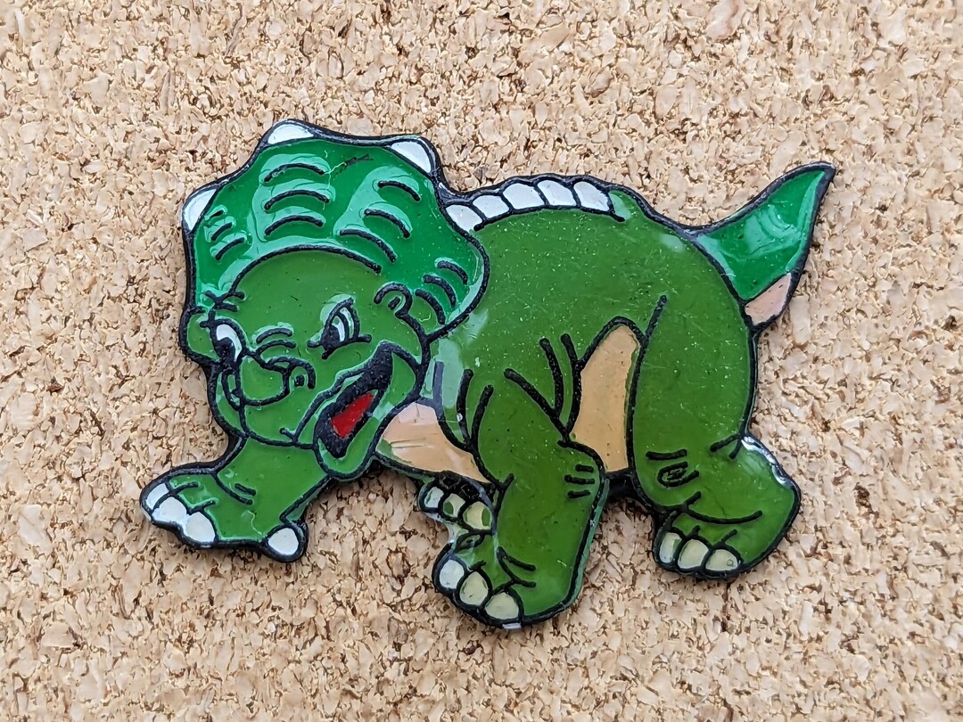 Vintage The Land Before Time Pin: grüne Cera der Triceratops Emaille ...