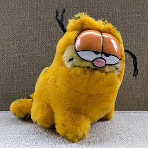 Vintage Garfield plushie: small bored Garfield stuffed animal