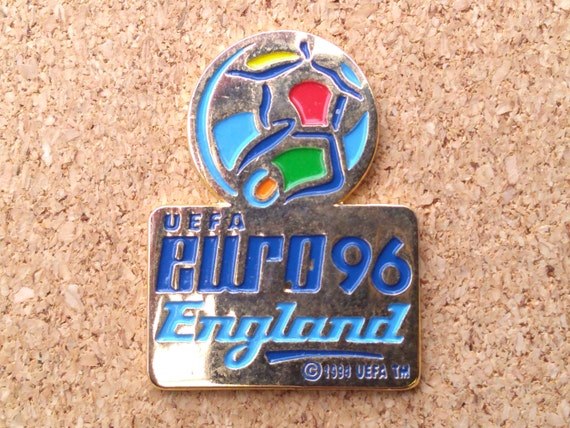 Opel Gold Euro 96 Uefa England Pin Badge 