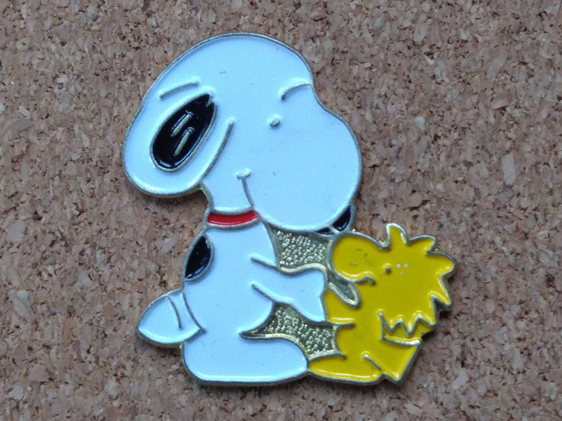 Snoopy label pin Peanuts letter D vintage Charlie Brown collectible Woodstock Linus