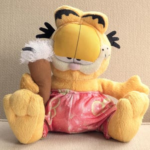 Vintage Garfield plush: Garfield&#39;s ice-cream vacation stuffed animal