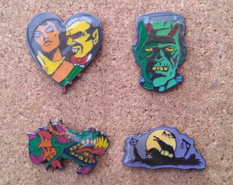 Vintage Halloween Monster Pins: Nosferatu / Dracula, Frankenstein, Drachen und Wolf Friedhof Emaille Stifte