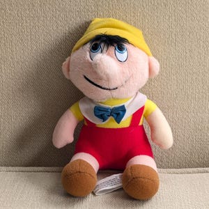 Pelúcia Pinóquio Vintage Walt Disney Productions: Pinóquio sentado boneco de pelúcia