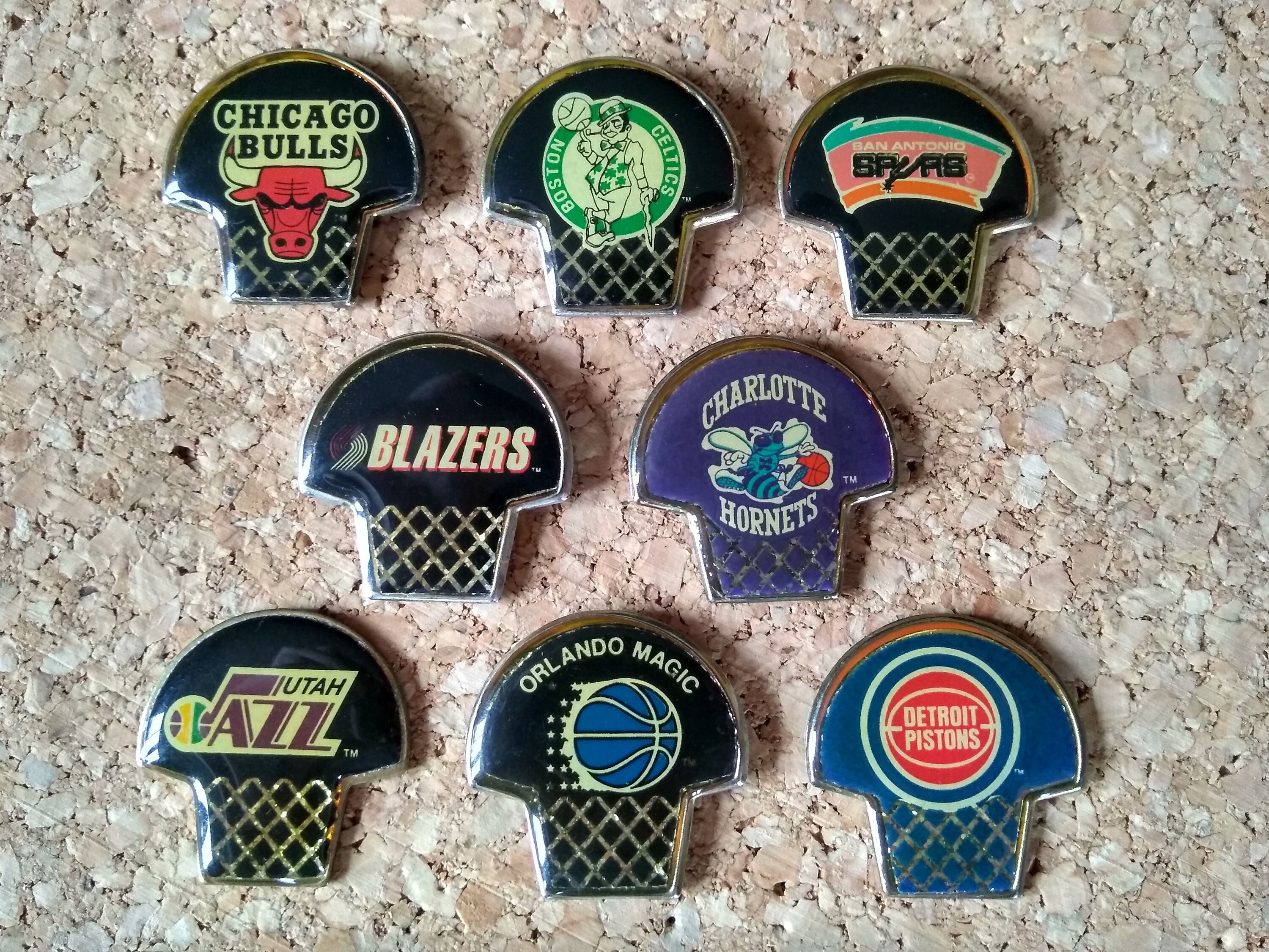 NBA ロゴピンバッジセット　限定セット　1993年　バスケット Vintage NBA Basket Hoops Pins: Chicago Bulls, Detroit Pistons