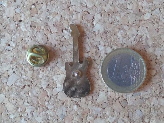 Vintage electric guitar pins: American Gibson V g… - image 8