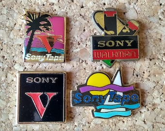 Pines vintage de Sony: pines esmaltados Sony V Tape, Sony Walkman, Sony V y Sony Tape