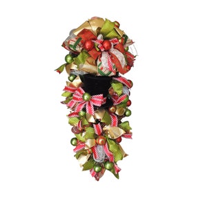 Snowman Hat Swag, Christmas Swag, Green Gold Red Swag, Evergreen Swag