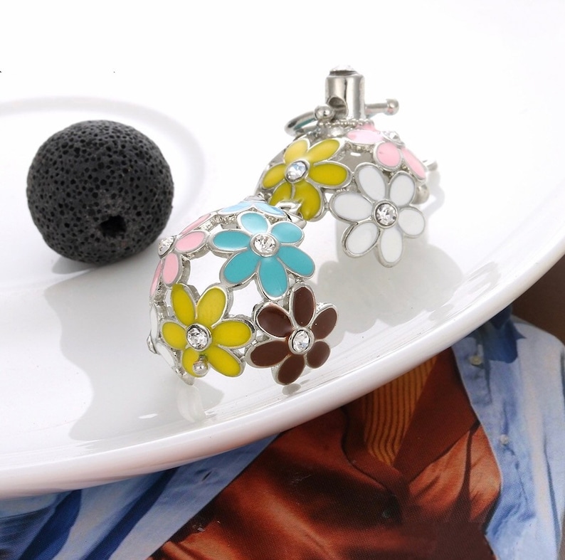 Daisy Wish Locket Aromatherapy Diffuser Angel Caller Necklace