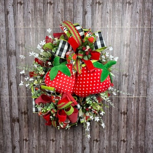 Strawberry wreath, summer wreath, strawberry decor, front door decor,