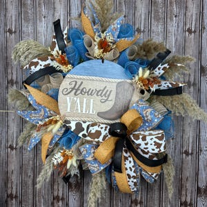 Howdy Y’all Western Wreath, Cowboy Boot Wreath, Rustic Farmhouse Door Decor, Country Welcome Wreath, Cow Print Ribbon Wreath