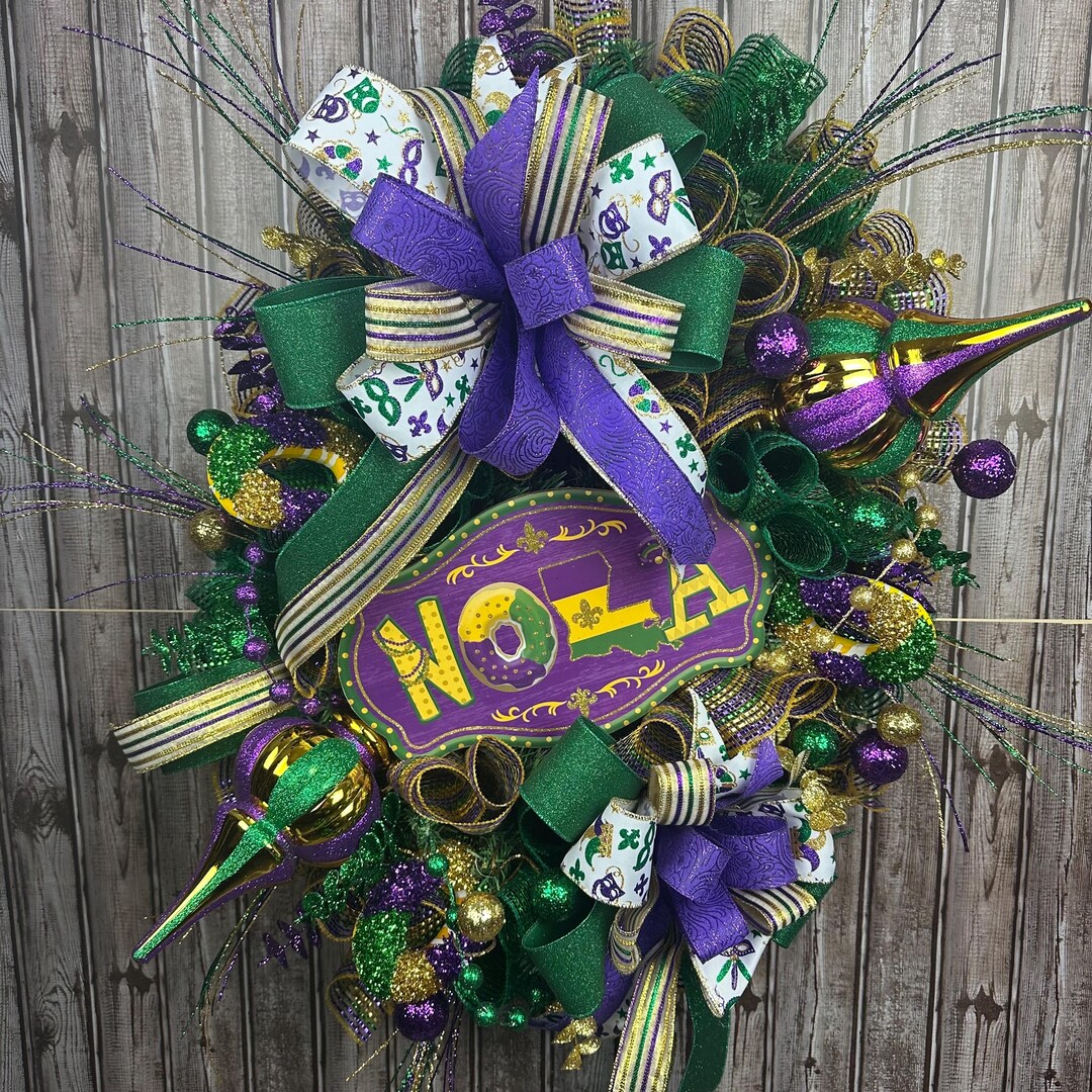 25 Above Kitchen Cabinet Decor Ideas for a Stylish Space | HGTV