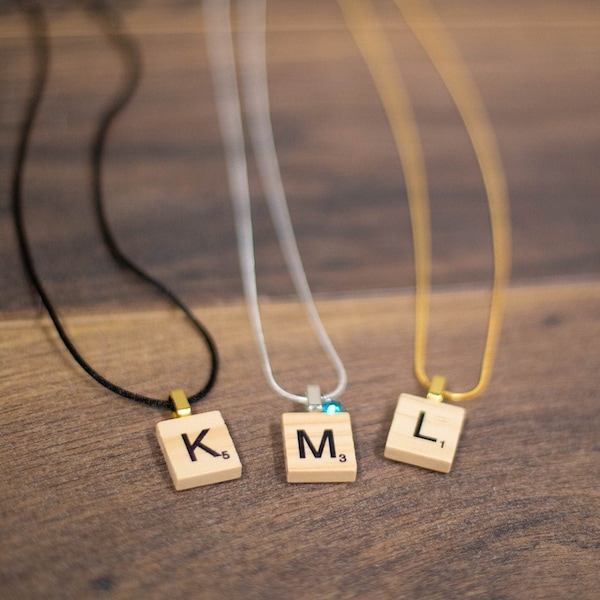 Collier pendentif tuile de scrabble - collier initial - collier de pierre de naissance - cadeau personnalisé pour elle - cadeau d'anniversaire - cadeau de fête des mères