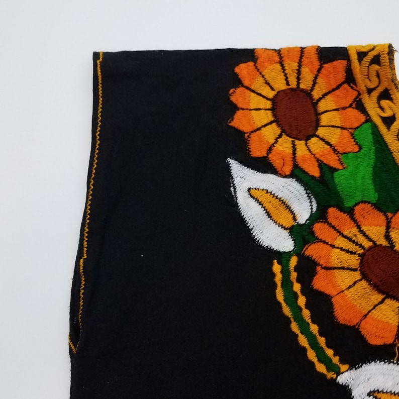 70/'s Vintage Black Boxy Linen Embroidered Sunflower Top Boho Hippie Mexican Blouse Medium Size 4 Size 6