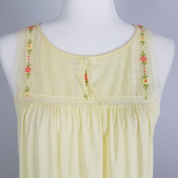 60's Vintage Embroidered Pale Yellow Peignoir Set… - image 5