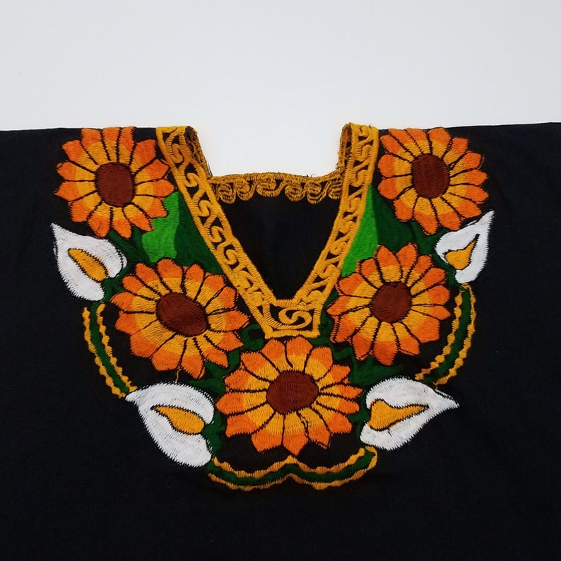 70/'s Vintage Black Boxy Linen Embroidered Sunflower Top Boho Hippie Mexican Blouse Medium Size 4 Size 6