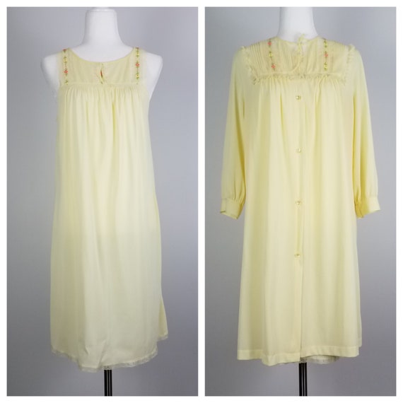 60's Vintage Embroidered Pale Yellow Peignoir Set… - image 1