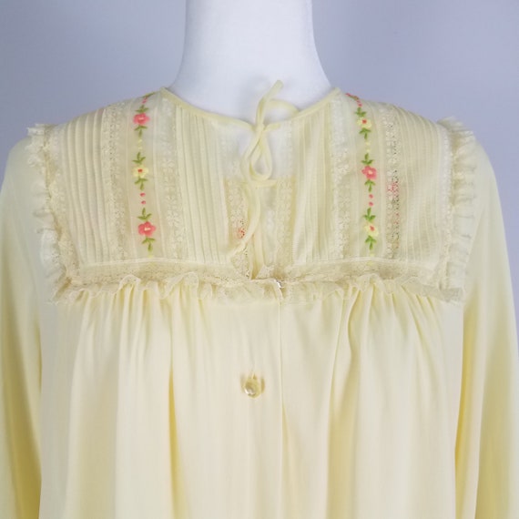 60's Vintage Embroidered Pale Yellow Peignoir Set… - image 9