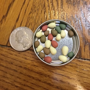 Huevos de granja en miniatura