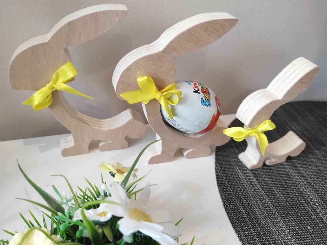 Famille Lapin de Pâques en Bois