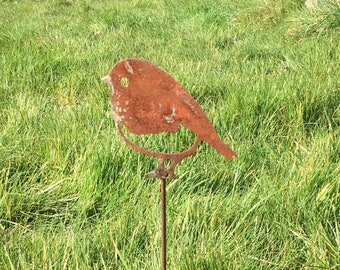 Rusted Robin Garden Stake in Metal - Handmade garden gifts - Exterior decorative art - Outdoor metal art - Rusty metal art