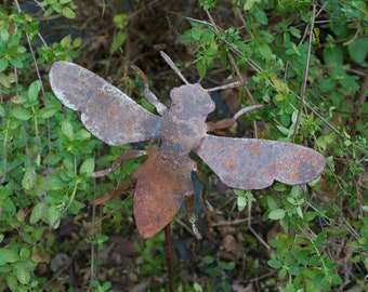 Rusted Metal Bee - Garden stake - Plant pot stakes - Rusty metal garden art - Rustic art gifts - Decorative animal exterior ornaments