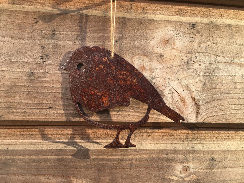 Verroeste Hangende Robin in metaal Handgemaakte roestige tuincadeaus Decoratieve buitenkunst Buitenmetaalkunst afbeelding 3