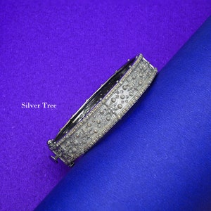 Shade Pave Diamant Armreif 925 Sterling Silber mit schwarz oxidierter handgemachter Schmuck Armreif Größe 55x50 mm Geschenk für sie.