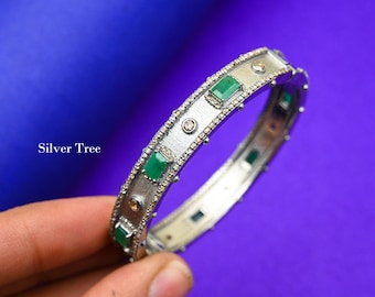 Brazalete de esmeralda y diamantes pavé: joyería de plata de ley oxidada (54 x 50 mm)