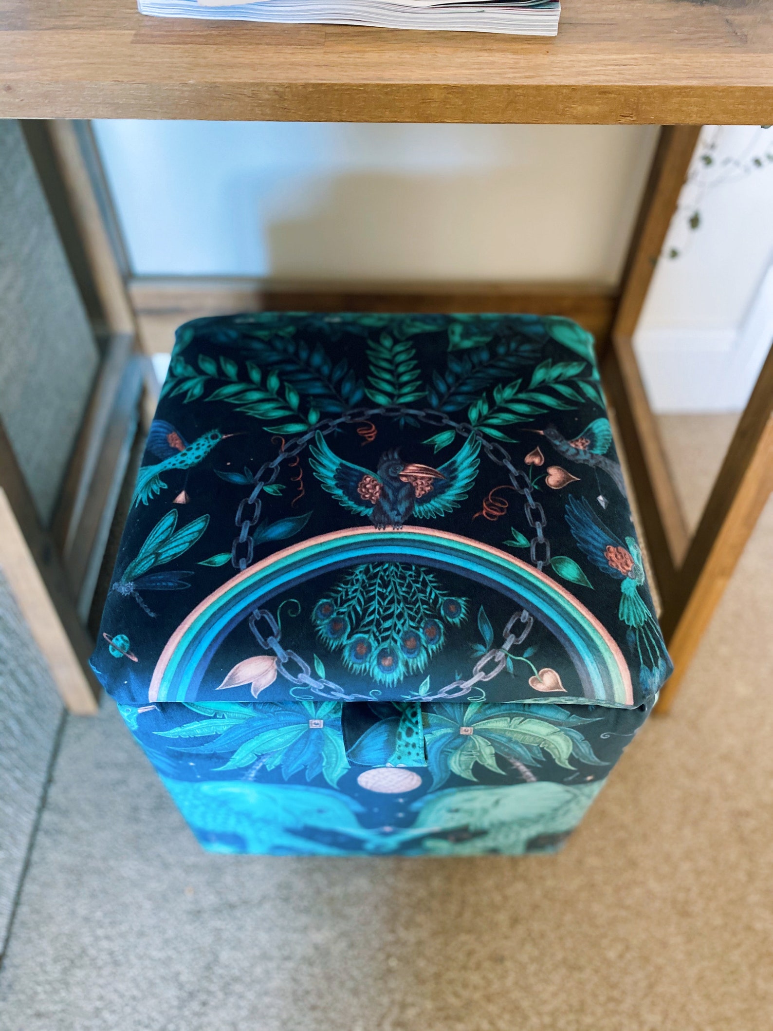 Square Footstool Otomano en Emma Shipley Zambezi Teal Velvet | Etsy