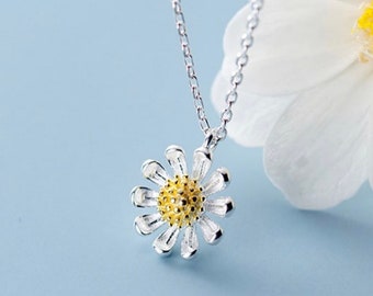 Sterling Silver Daisy Pendant Necklace